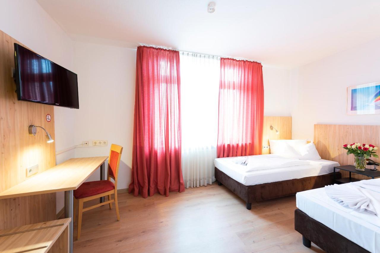 Hotel Astoria Am Urachplatz Stuttgart Exterior photo