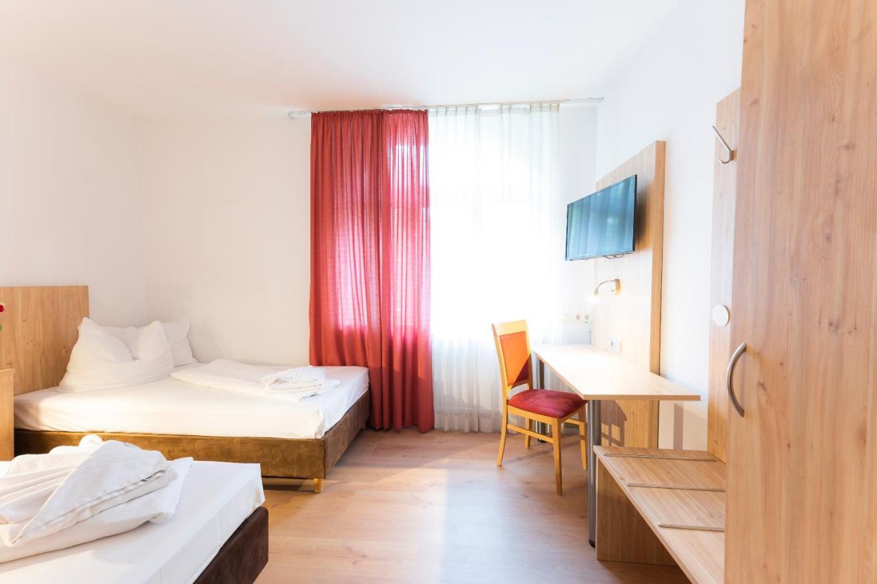 Hotel Astoria Am Urachplatz Stuttgart Exterior photo