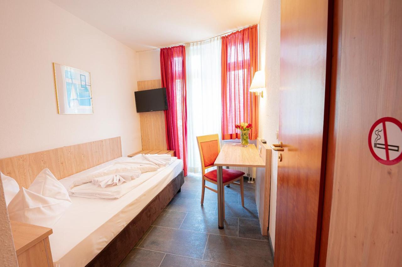 Hotel Astoria Am Urachplatz Stuttgart Exterior photo